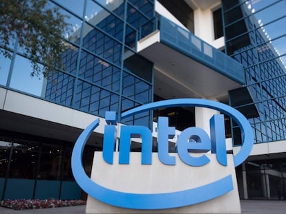 Las acciones de Intel en la bolsa se derrumbaron ayer tras conocerse los planes de Apple.
