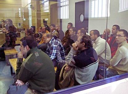 Los acusados en el juicio del 11-M escuchan una declaración durante una de las sesiones.