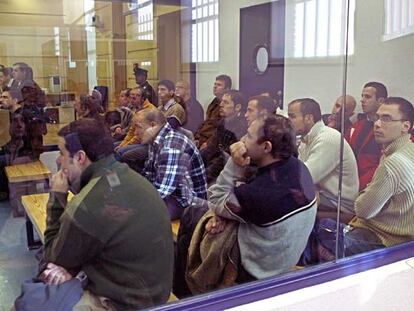 Los acusados en el juicio del 11-M escuchan una declaración durante una de las sesiones.
