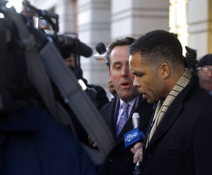 El hijo del reverendo Jesse Jackson, Jesse Jackson Junior, se declara culpable de un delito de malversación de fondos.