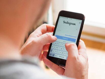 Uso Instagram en un smartphone