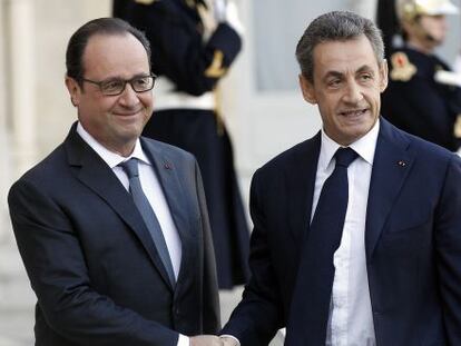 El presidente Fran&ccedil;ois Hollande, a la izquierda, recibi&oacute; este domingo al l&iacute;der de Los Republicanos Nicolas Sarkozy.