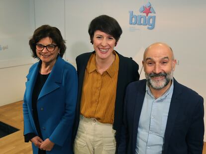 La portavoz nacional del BNG, Ana Pontón, este viernes entre la senadora Carme Da Silva y el diputado en el Congreso Néstor Rego.