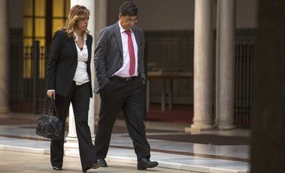 Susana D&iacute;az y Diego Valderas en el Parlamento. 