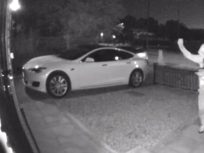 Así roban un Tesla Model S en segundos hackeando sus mandos a distancia (vídeo)