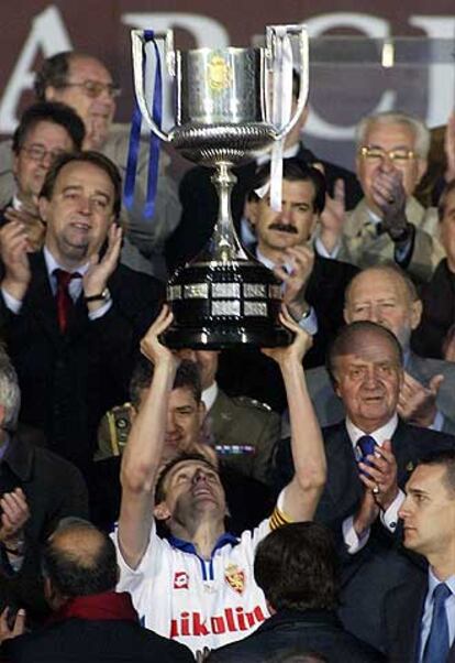 <b>Marzo de 2004</B>. El Real Madrid pierde la Copa del Rey ante el Zaragoza (2-3) y esto marca el comienzo del derrumbe del equipo, que por entonces era primero en la Liga y estaba en los cuartos de la Liga de Campeones y se quedó sin Liga y sin &#39;Champions&#39;.