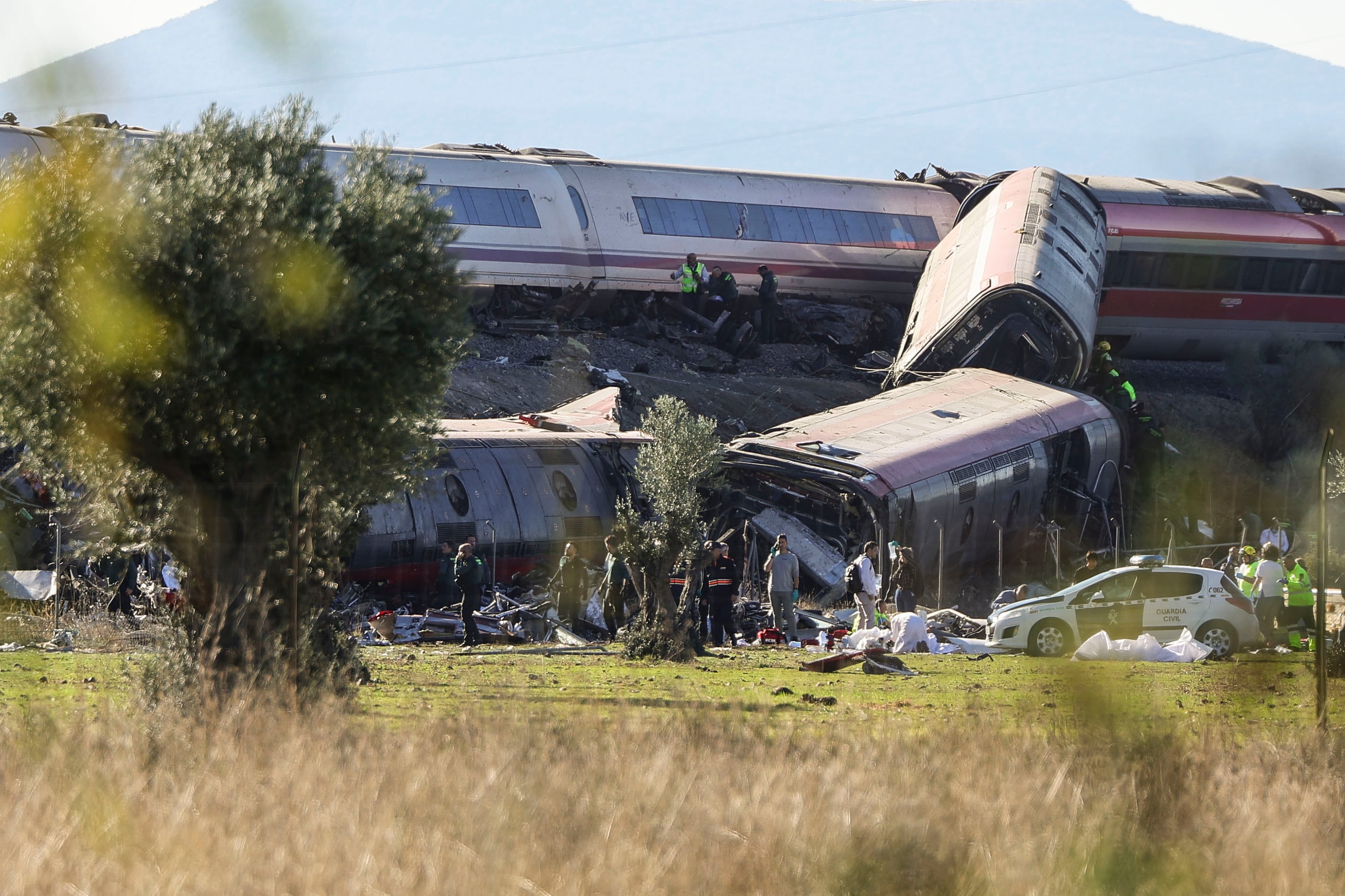 Última hora del accidente de trenes en Toledo, en directo | Al menos 10 muertos en el choque de trenes en Urda
