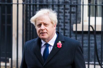 El primer ministro británicom Boris Johnson, que pasó el coronavirus en el mes de abril, vuelve a estar recluido en Downing Street tras haber estado en contacto con el diputado conservador Lee Anderson, que ha dado positivo en covid.