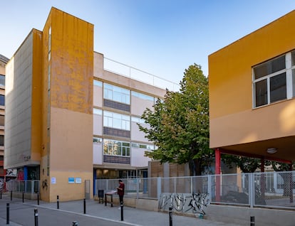 El CAP Raval Nord, en el complejo barrio del distrito de Ciutat Vella de Barcelona, ubicado en un edificio racionalista de los años 30 del siglo pasado.