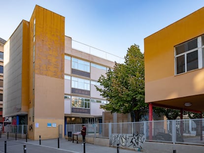 El CAP Raval Nord, en el complejo barrio del distrito de Ciutat Vella de Barcelona, ubicado en un edificio racionalista de los años 30 del siglo pasado.