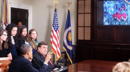 El presidente Barack Obama habla con la tripulación de la ISS desde la Casa Blanca.