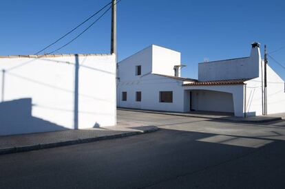 Cruce de calles en Algallarín (Córdoba). |