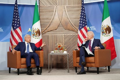  Joe Biden, en reunión con el presidente de México, Andrés Manuel López Obrador, al margen de la cumbre del Foro de Cooperación Económica Asia-Pacífico (APEC) en San Francisco, California, el 17 de noviembre de 2023. 