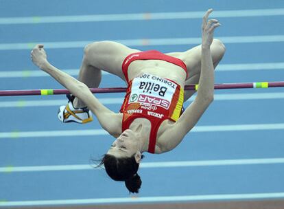 Ruth Beitia, durante uno de sus saltos en la final de ayer.