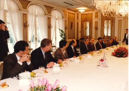 Vladímir Putin, junto a Pasqual Maragall, en la visita a Barcelona de febrero de 1992.