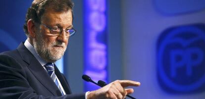 El l&iacute;der del PP, Mariano Rajoy, durante la rueda de prensa ofrecida tras el Comit&eacute; Ejecutivo Nacional del partido reunido hoy en la sede de la calle G&eacute;nova, en Madrid.