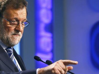 El l&iacute;der del PP, Mariano Rajoy, durante la rueda de prensa ofrecida tras el Comit&eacute; Ejecutivo Nacional del partido reunido hoy en la sede de la calle G&eacute;nova, en Madrid.