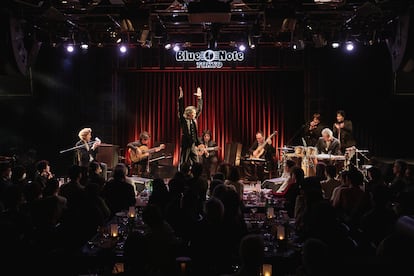 De izquierda a derecha, Taka, Jin Oki, Hiroki Sato, Juan Manuel Cañizares, Daisuke Suzuki y Gen Ogimi, en el concierto en 'Blue Note Tokyo'.