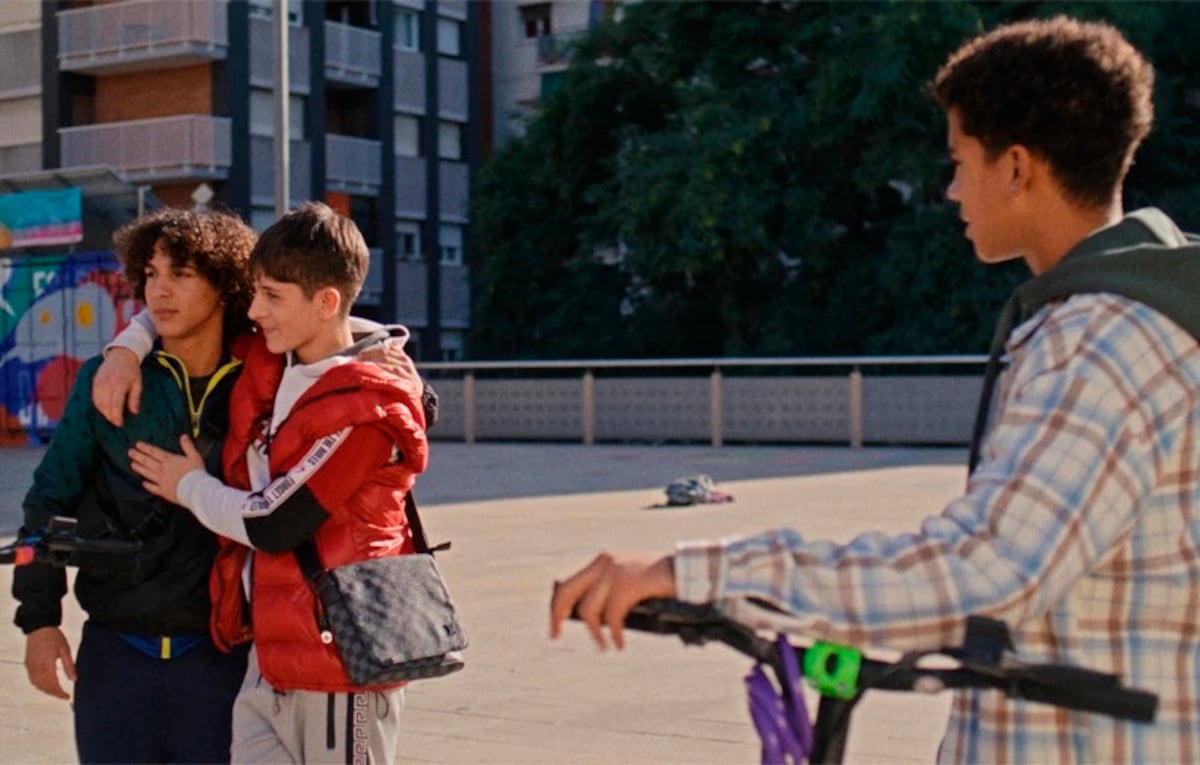 'Hermanos': la España de los extremos, en el fútbol y la sociedad