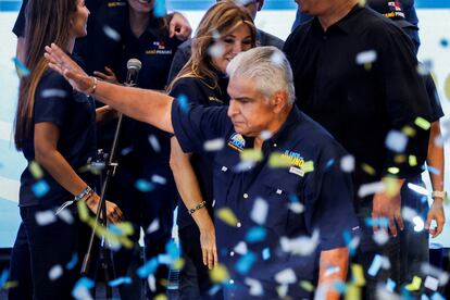 José Raúl Mulino celebra su proclamación como vencedor de las elecciones presidenciales.