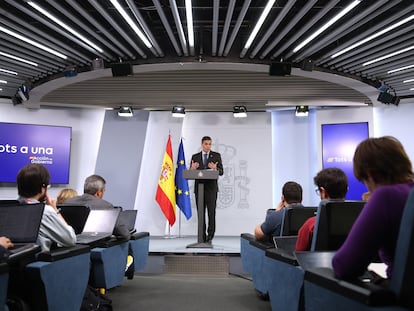 El presidente del Gobierno, Pedro Sánchez, comparece en el Palacio de la Moncloa, este martes, para dar cuenta del acuerdo con Junts.