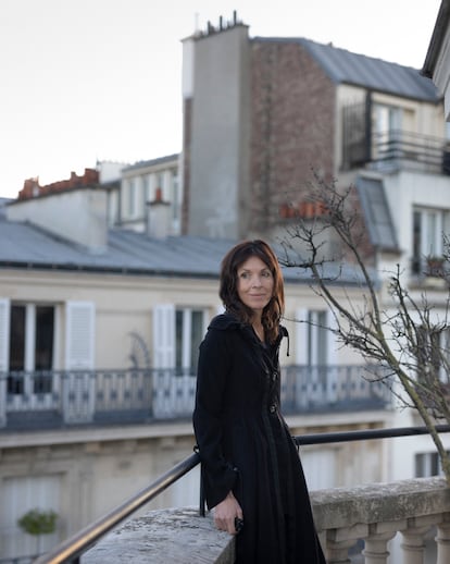 La escritora Rachel Cusk, fotografiada en su casa en París.