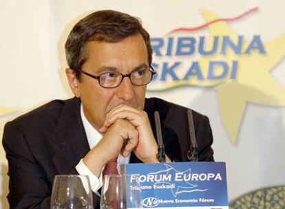 El diputado general de Vizcaya, José Luis Bilbao, ayer en su intevención ante el Forum Nueva Economía.