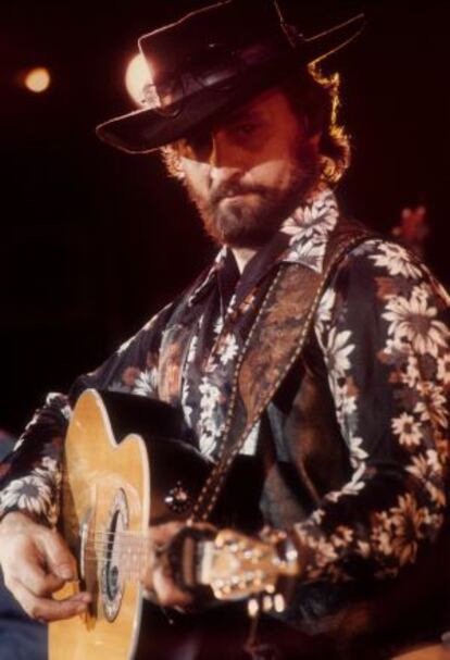 Tompall Glaser, en un concierto en 1977.