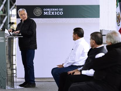 El director de la CFE, Manuel Bartlett, habla en un evento en Coahuila, en octubre de 2020.