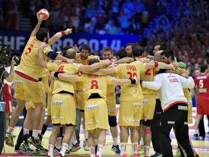 Los jugadores españoles celebran el bronce.