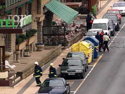 Fachada del hotel Los Tamarises, en Getxo ( Vizcaya) , tras la explosión de la bomba colocada por ETA en 2003.