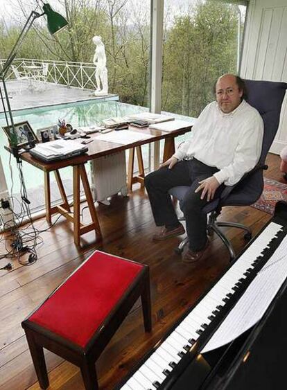 El músico Ángel Illarramendi, en su estudio guipuzcoano.
