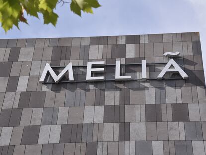 Letrero de Meliá en la fachada de uno de sus hoteles.