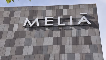 Letrero de Meliá en la fachada de uno de sus hoteles.