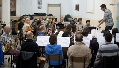 Ensayo de banda de educandos en la sociedad musical Uni&oacute; de Pescadors de Valencia.