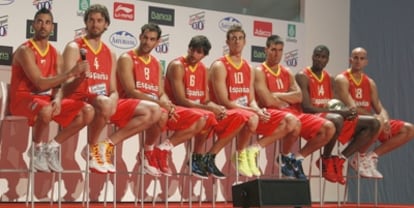 Algunos de los jugadores de la selección durante el acto de presentación.