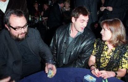 Javier Bardem, Carmen Maura y Álex de la Iglesia (a la izquierda), ayer en los premios Fotogramas.