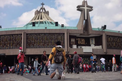 La Basílica de Guadalupe vista desde la explanada. 