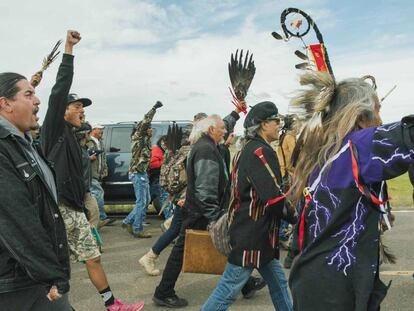 Protesta por la construcción de un oleoducto junto la reserva sioux de Dakota del Norte.