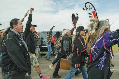 Protesta por la construcción de un oleoducto junto la reserva sioux de Dakota del Norte.