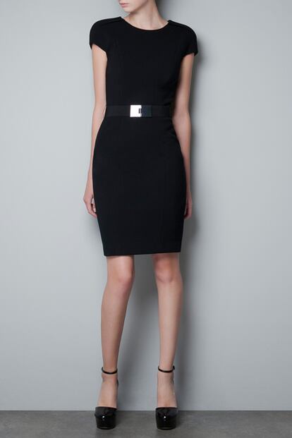 Little black dress de Zara (39,95 euros)