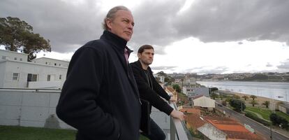 Osborne y Casillas, en la terraza de la casa del portero en Oporto.