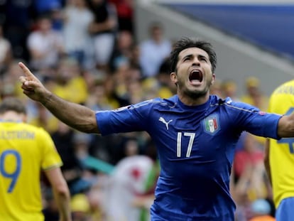 Eder celebra o gol da Itália contra a Suécia.