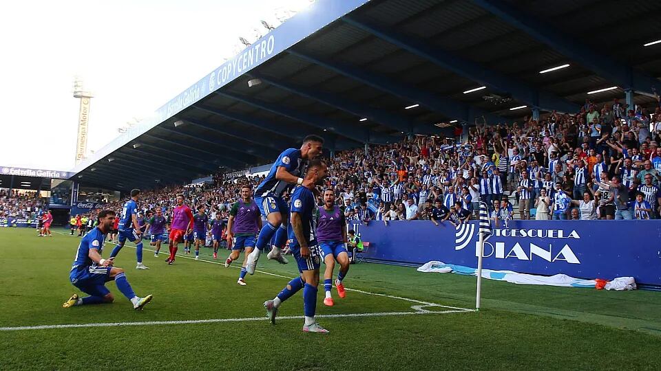 La Ponferradina CF celebra un gol en su estadio.