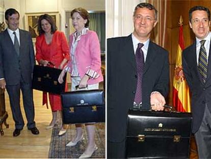 Francisco Álvarez-Cascos traspasa la cartera de Vivienda a María Antonia Trujillo y la de Fomento a Magdalena Álvarez. El ministro de Trabajo y Asuntos Sociales, Jesús Caldera, junto a su antecesor, Eduardo Zaplana.