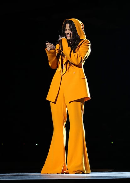 Rosalía durante su actuación en la gala del personaje del año de los Grammy Latinos en Las Vegas, Nevada.