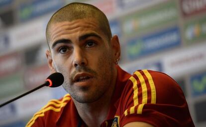 Víctor Valdés comparece ante la prensa en Recife.