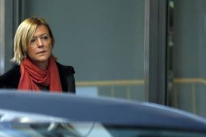 María José Aznar, esposa del ex consejero delegado del Banco de Valencia, Domingo Parra, a su llegada a la Audiencia Nacional para declarar ante el juez Santiago Pedraz, como imputada dentro de la causa en la que se investiga la concesión de créditos por parte de la entidad a la familia Calabuig para hacerse con el control de Aguas de Valencia.