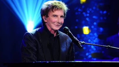 El cantante Barry Manilow.