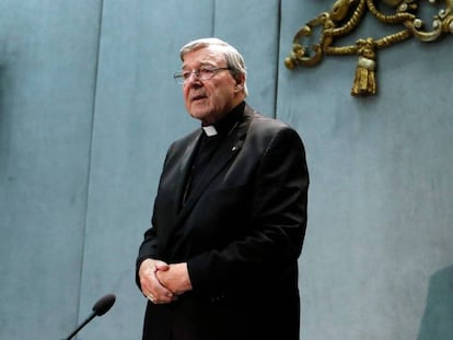 El cardenal George Pell, sospechoso de pederastia y de proteger a curas pedófilos. en conferencia de prensa en el Vaticano en junio.